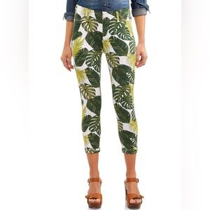 🌻NWT Time and Tru Jegging Capri Women's Palm Trees